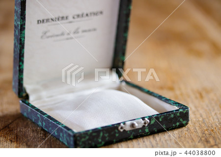 空のケース 44038800