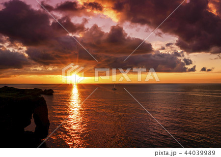 万座毛の夕暮れ 万座毛の夕暮れ 44039989