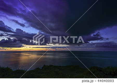 万座毛の夕暮れ 万座毛の夕暮れ 44040003