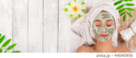 Young healthy woman with face clay mask. 44040956