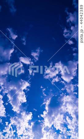 9月の空（縦） 44042389