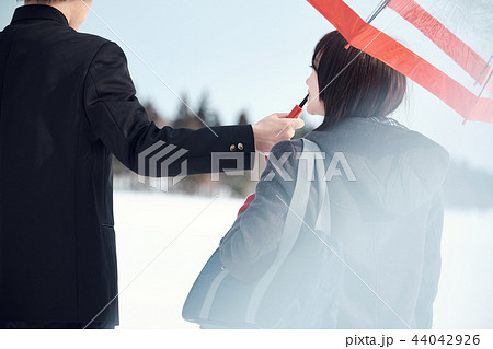 デートをするカップル デートをするカップル 44042926