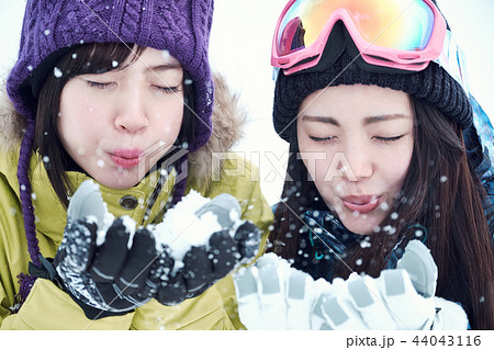 スキー場の女性 44043116