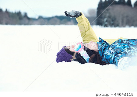 スキー場の女性 44043119