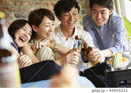 夜遊びをする男女の写真素材