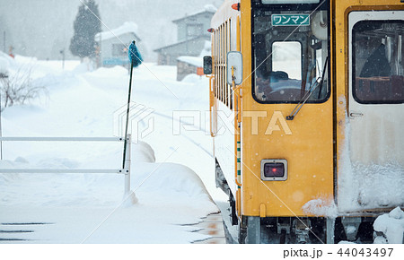 雪国の電車 雪国の電車 44043497