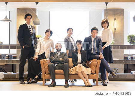 ビジネス　人物　集合写真 44043905