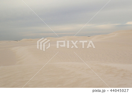 神秘的な雲と砂漠 in ランセリン砂丘 （西オーストラリア） 44045027