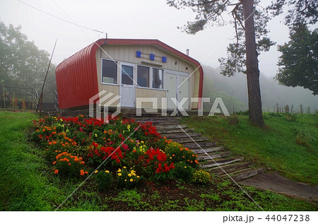 霧のなかの愛冠駅 44047238