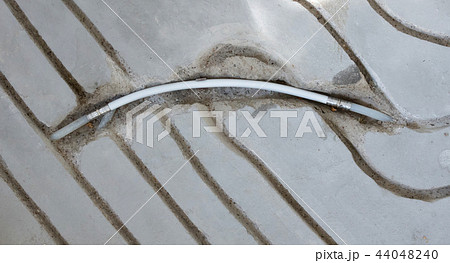 Milling in concrete floor 44048240