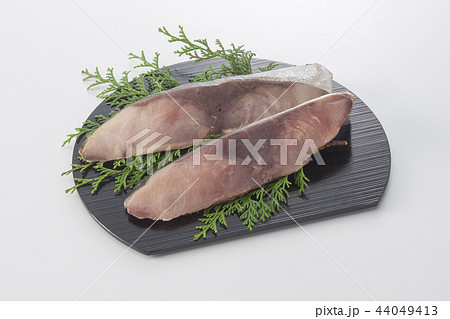 塩鰤の切り身 44049413