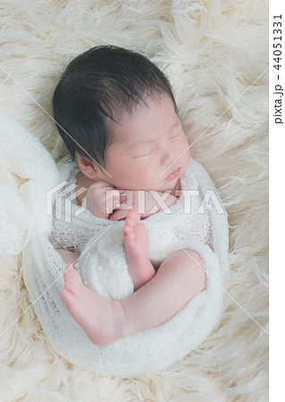 at the age of 14 days at the age of 14 days 44051331