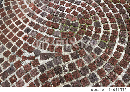 レンガが敷かれた歩道の写真素材