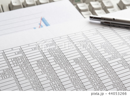 表計算　データ　統計　数字 44053266