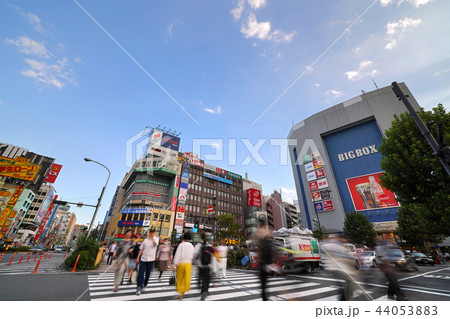 日本の東京都市景観　高田馬場駅前の街並みを望む 44053883