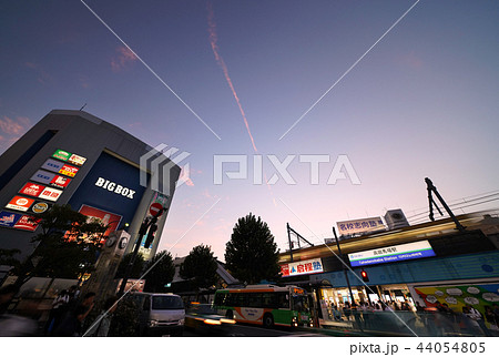 日本の東京都市景観　高田馬場駅や街並みを望む（夜景） 44054805