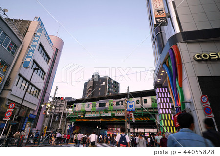 日本の東京都市景観 高田馬場駅前の街並みを望む 日本の東京都市景観 高田馬場駅前の街並みを望む 44055828