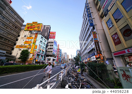 日本の東京都市景観 高田馬場駅周辺の自転車等駐輪場など、街並みを望む 日本の東京都市景観 高田馬場駅周辺の自転車等駐輪場など、街並みを望む 44056228