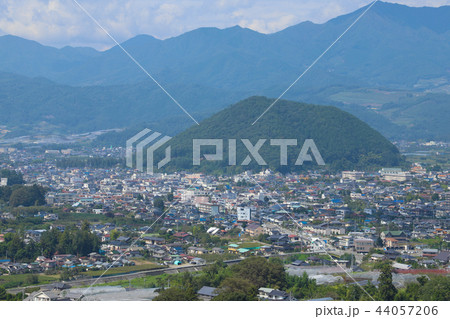 牛奥みはらしの丘から望む甲州市 44057206