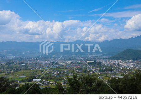 牛奥みはらしの丘から望む甲州市 44057218