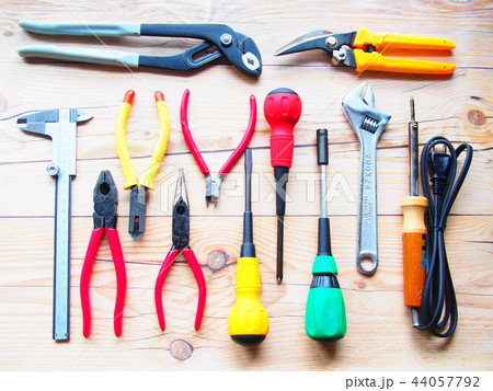 デスクの上の工具類 デスクの上の工具類 44057792