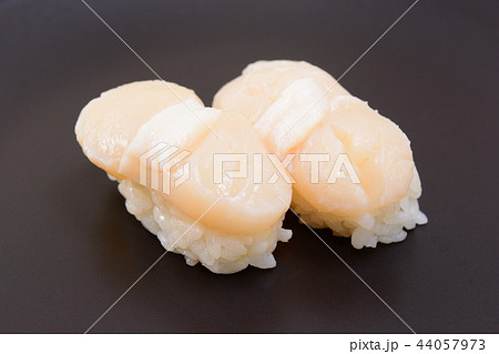 美味しい帆立貝の握り 美味しい帆立貝の握り 44057973