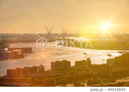 View of Rotterdam port and Nieuwe Maas river  44058093