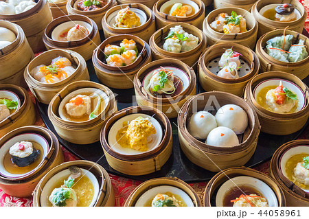 Close up dim sum chinese food in bamboo basket Close up dim sum chinese food in bamboo basket 44058961