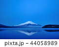 夜明け前の富士 44058989
