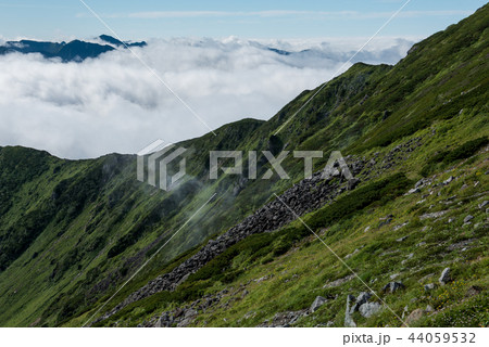 チロロルート経由で幌尻岳を目指し，七ツ沼から幌尻岳 44059532