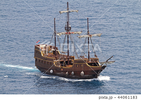 Pirate Ship 44061183