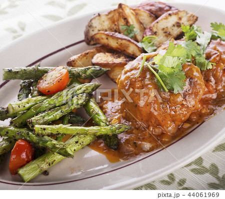 Salisbury Steak Patties With vegetables 44061969
