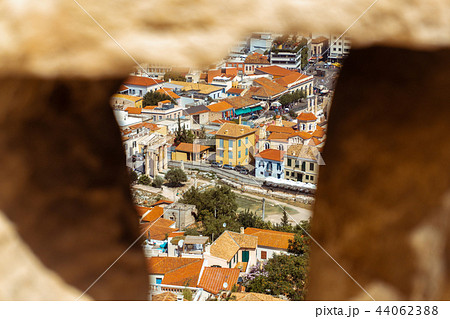 view of the city through the slit 44062388