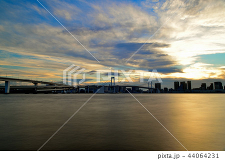 レインボーブリッジと東京湾の夕景、 レインボーブリッジと東京湾の夕景、 44064231