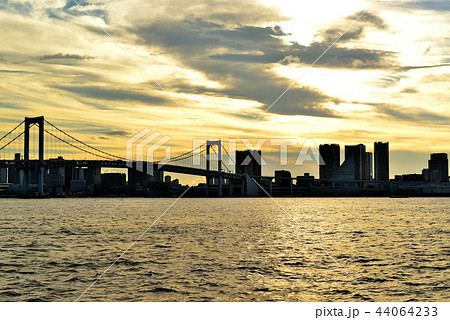 レインボーブリッジと東京湾の夕景、 レインボーブリッジと東京湾の夕景、 44064233