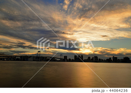 レインボーブリッジと東京湾の夕景、 レインボーブリッジと東京湾の夕景、 44064236