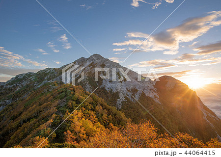 甲斐駒ヶ岳　紅葉と御来光　秋 44064415