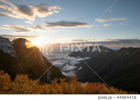 甲斐駒ヶ岳 紅葉と御来光 秋 甲斐駒ヶ岳 紅葉と御来光 秋 44064416