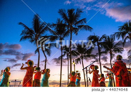 ハワイ フラダンスショー ハワイイメージの写真素材