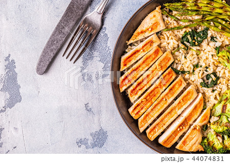 Grilled chicken breast with brown rice Grilled chicken breast with brown rice 44074831