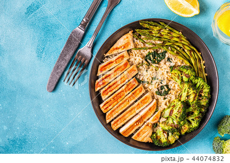Grilled chicken breast with brown rice Grilled chicken breast with brown rice 44074832