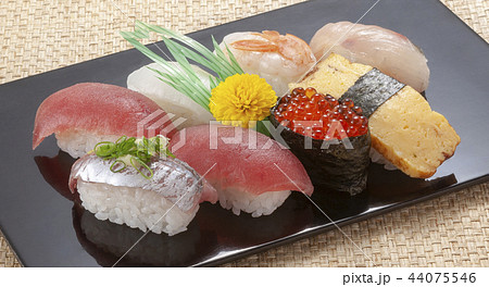 にぎり寿司の盛り合わせ にぎり寿司の盛り合わせ 44075546