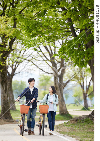 自転車 カップル 韓国人 44081159