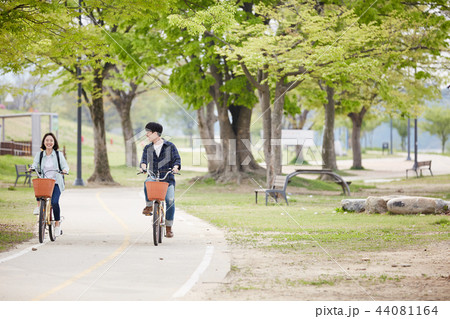 自転車 カップル 韓国人 44081164
