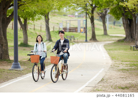 自転車 カップル 韓国人 44081165