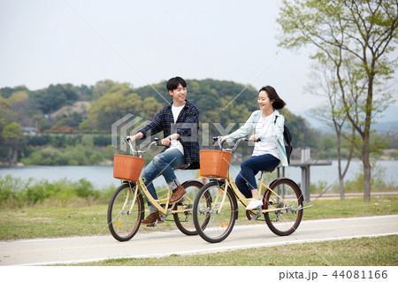 自転車 カップル 韓国人 44081166