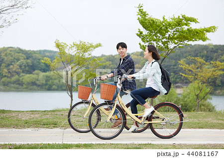 自転車 カップル 韓国人 44081167