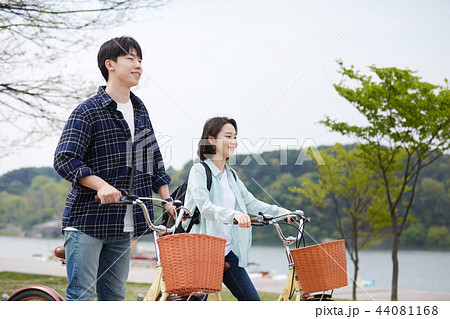 自転車 カップル 韓国人 44081168
