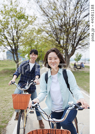 自転車 カップル 韓国人 44081188