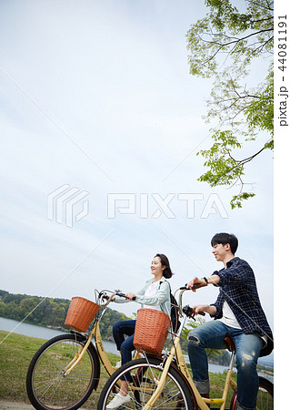 自転車 カップル 韓国人 44081191